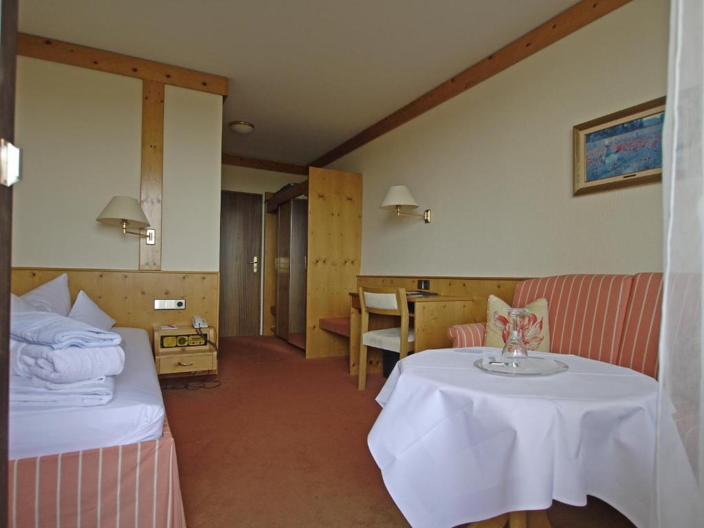 Hotel Schwanen Kaelberbronn Pfalzgrafenweiler Номер фото